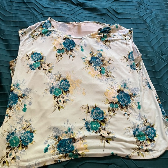 Emaline cap sleeve floral blouse - Picture 5 of 5